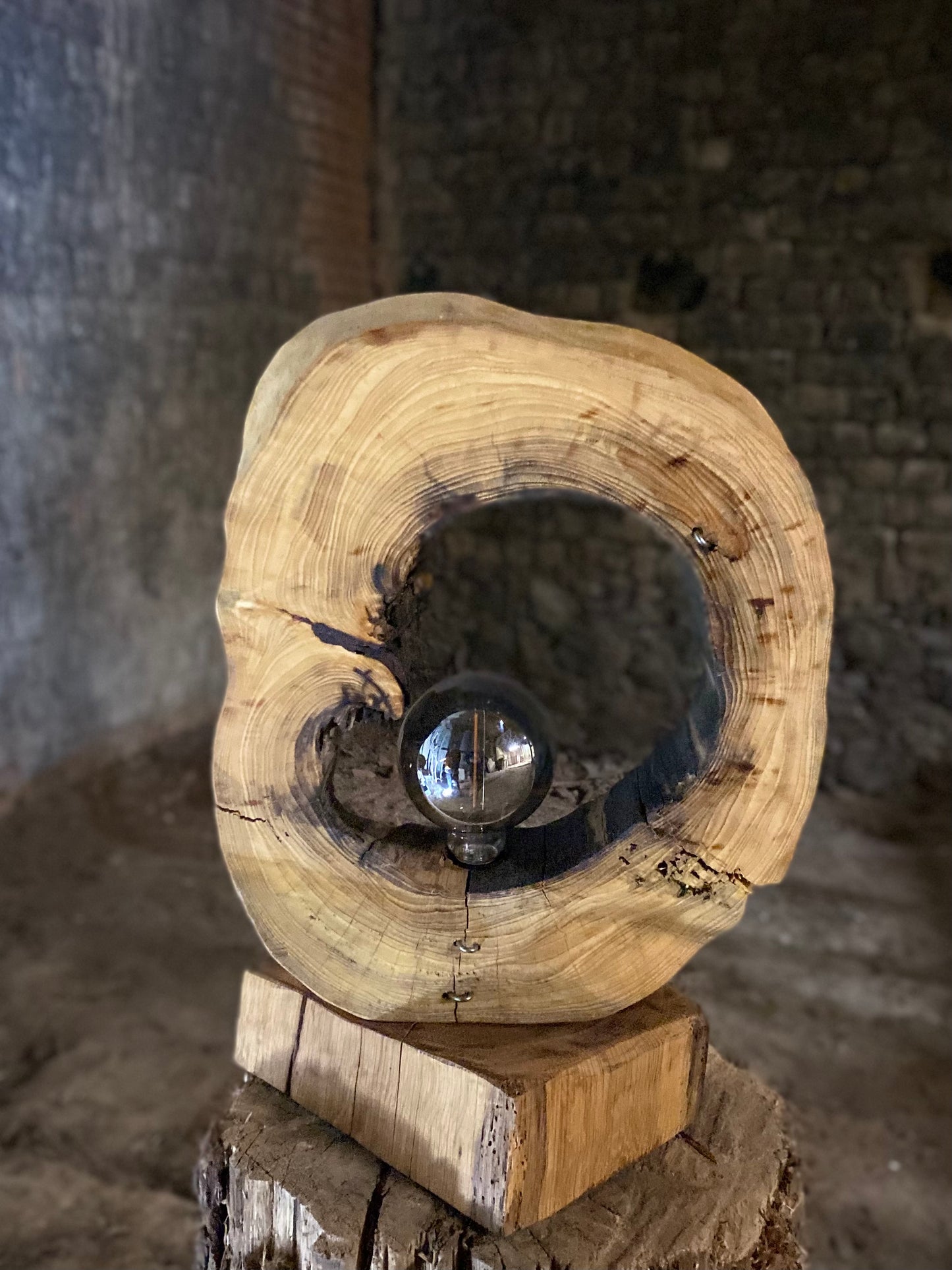 Dřevěná lampa Oko