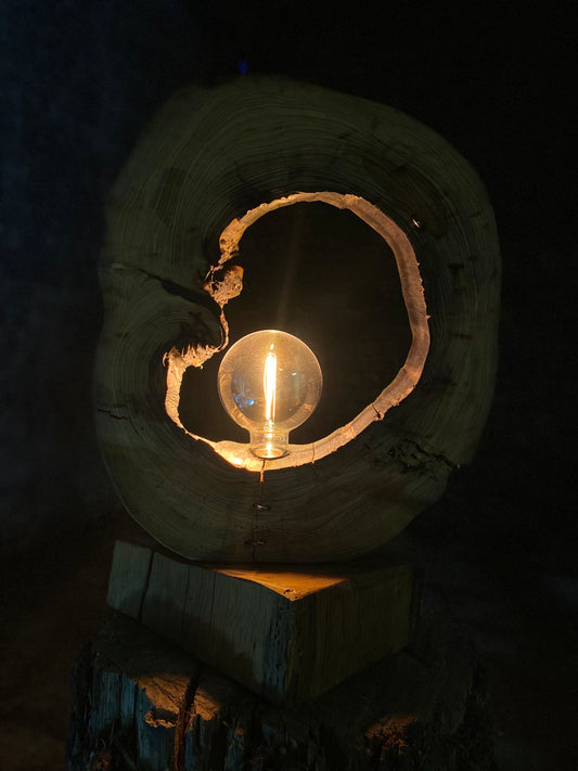 Dřevěná lampa Oko