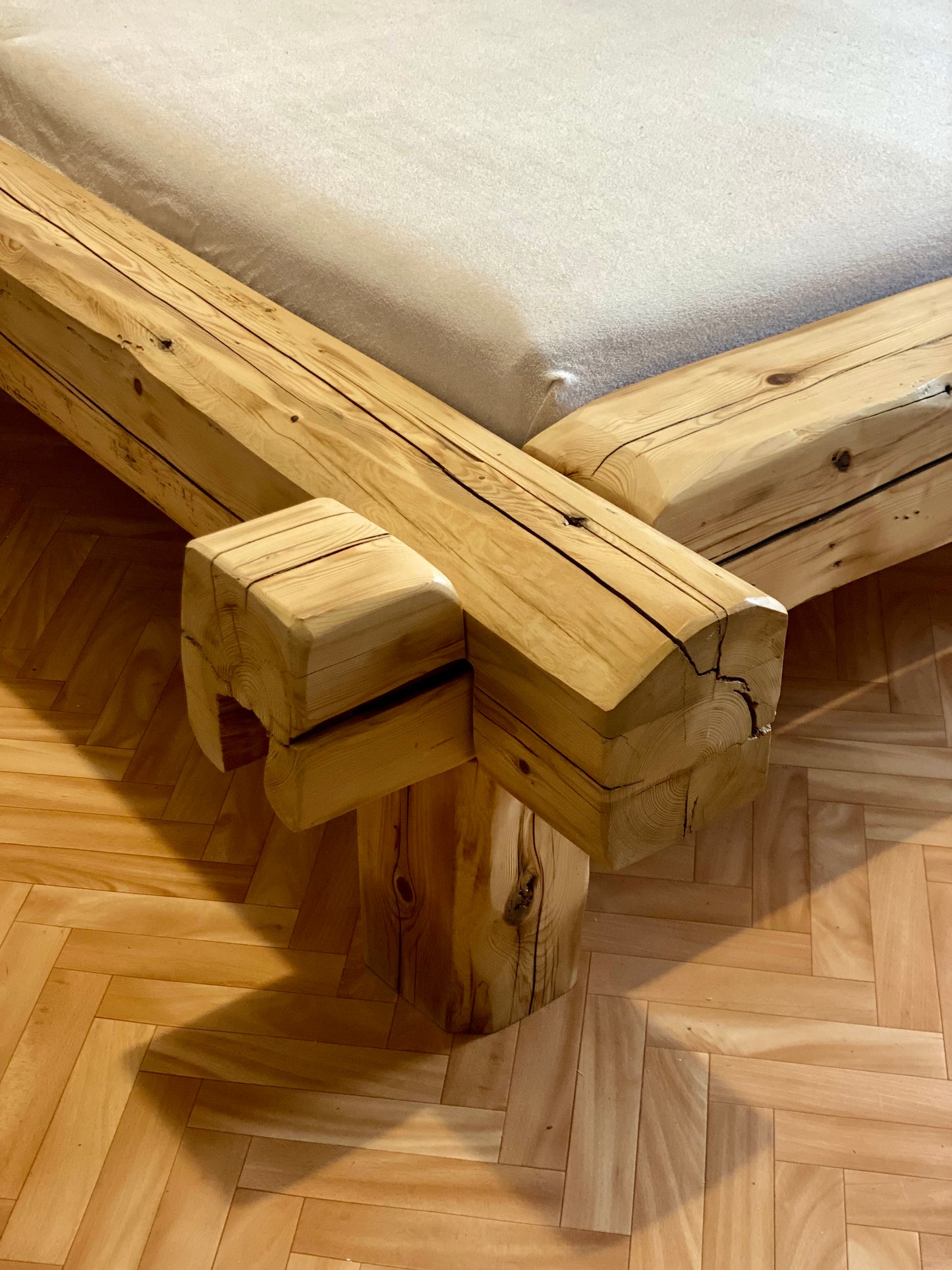 Masivní postel Dažbog