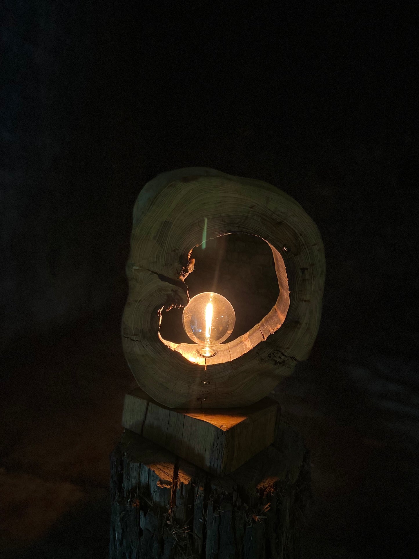 Dřevěná lampa Oko