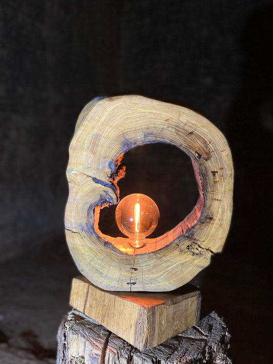 Dřevěná lampa Oko