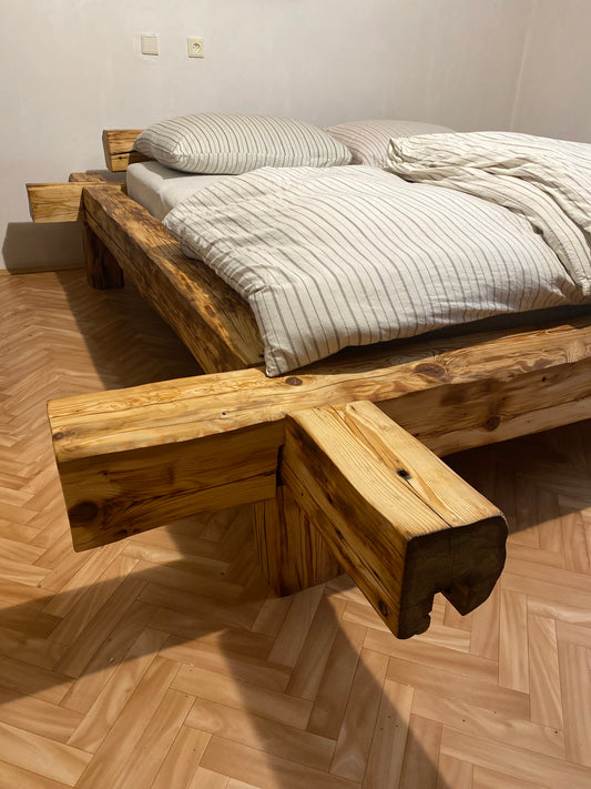 Masivní postel Svarog