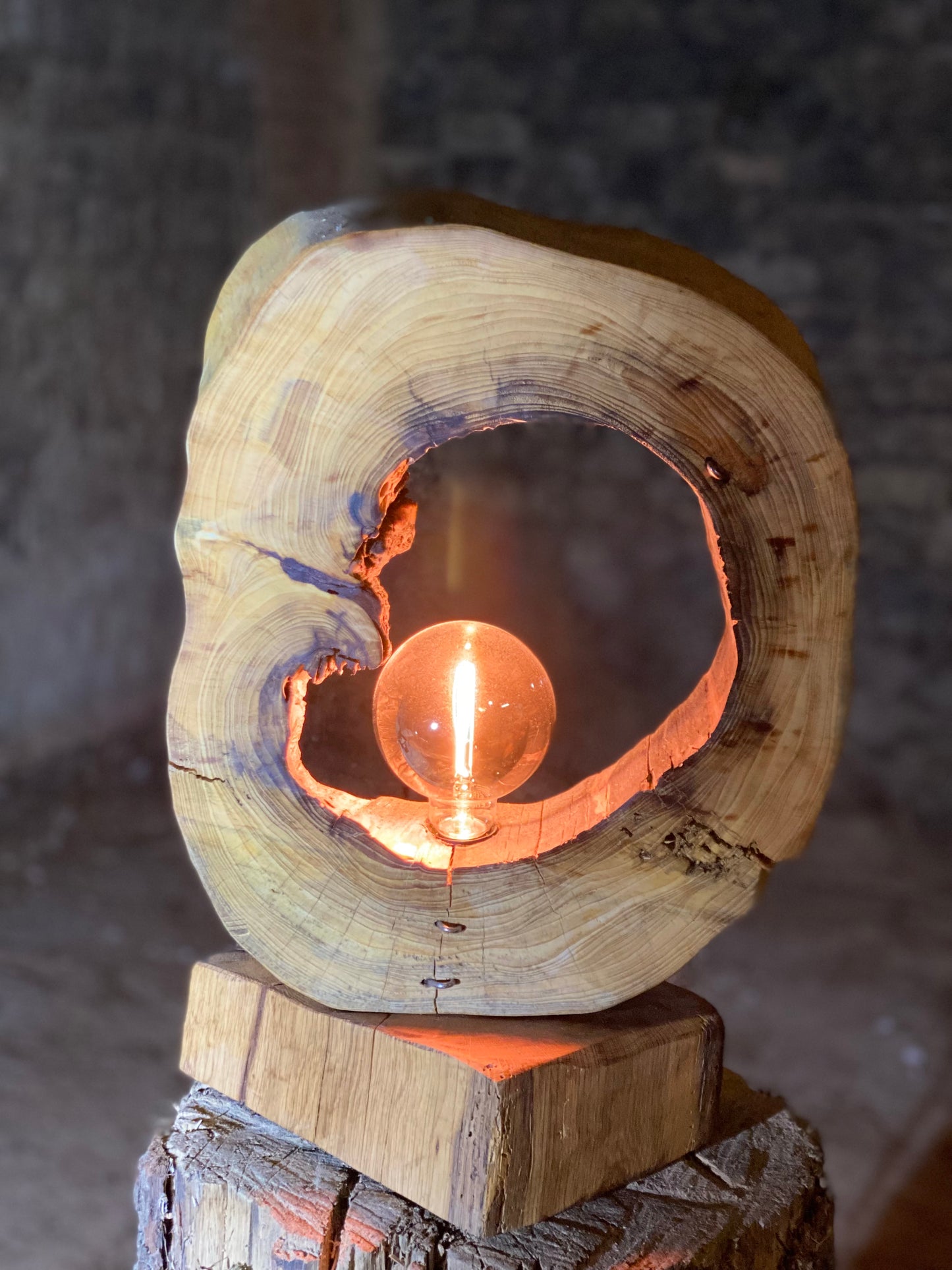 Dřevěná lampa Oko