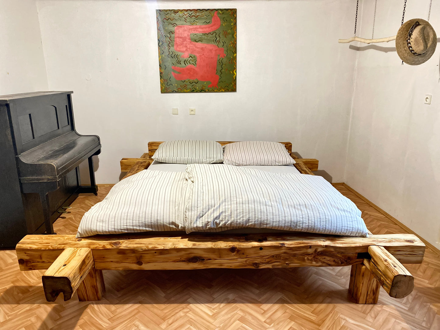 Masivní postel Svarog