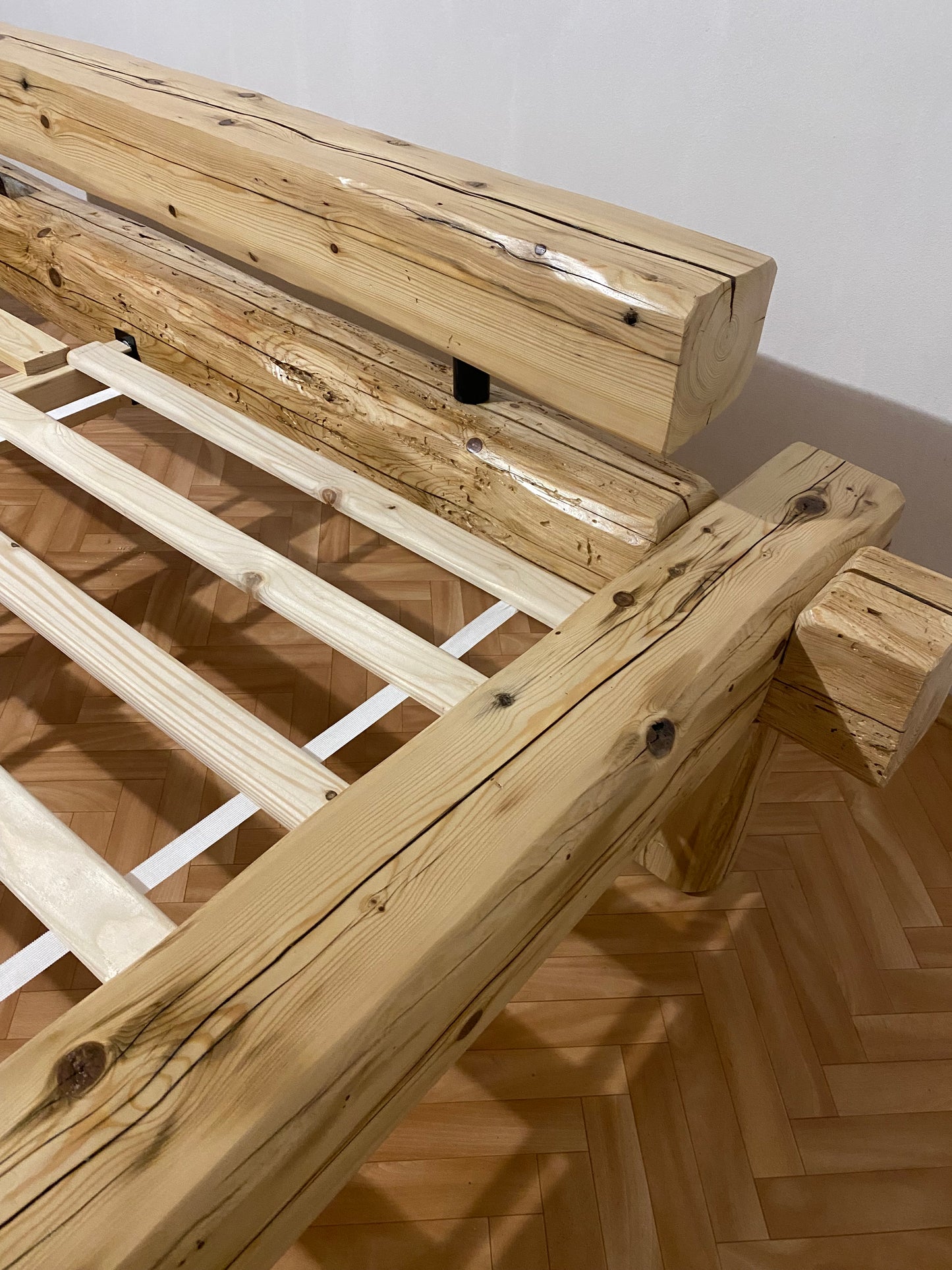 Masivní postel Dažbog