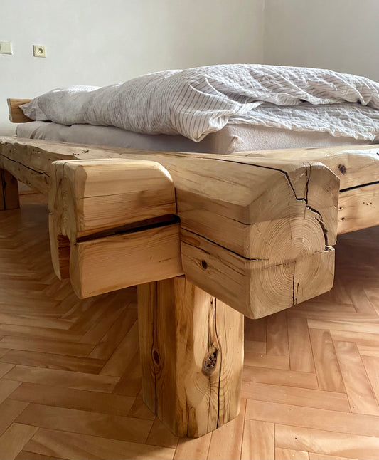 Masivní postel Dažbog